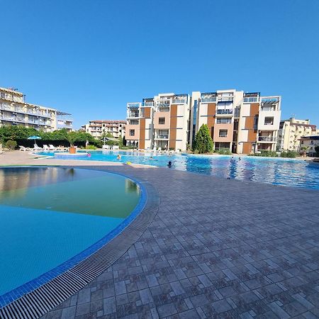 Studio Apartment With Balcony 300M From Beach Pantai Sunny Luaran gambar