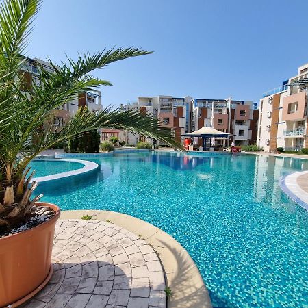 Studio Apartment With Balcony 300M From Beach Pantai Sunny Luaran gambar