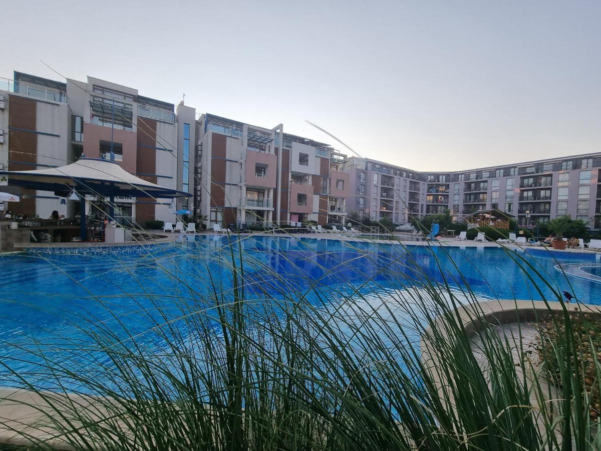 Studio Apartment With Balcony 300M From Beach Pantai Sunny Luaran gambar