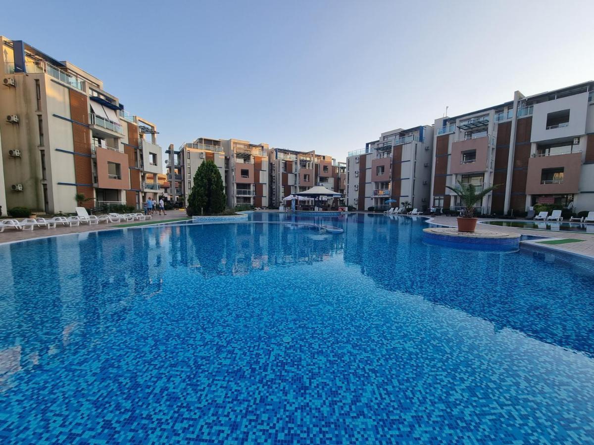 Studio Apartment With Balcony 300M From Beach Pantai Sunny Luaran gambar