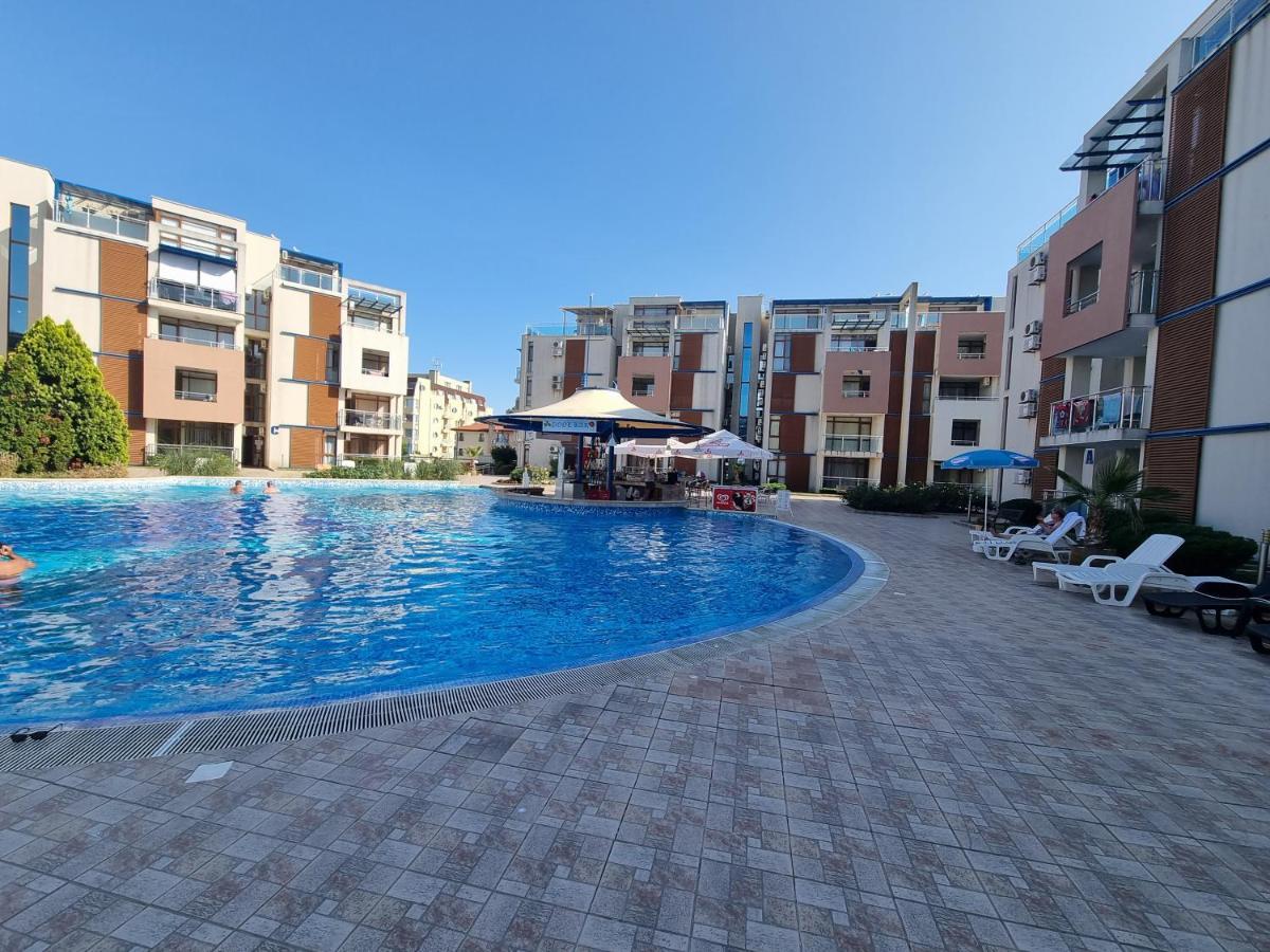 Studio Apartment With Balcony 300M From Beach Pantai Sunny Luaran gambar