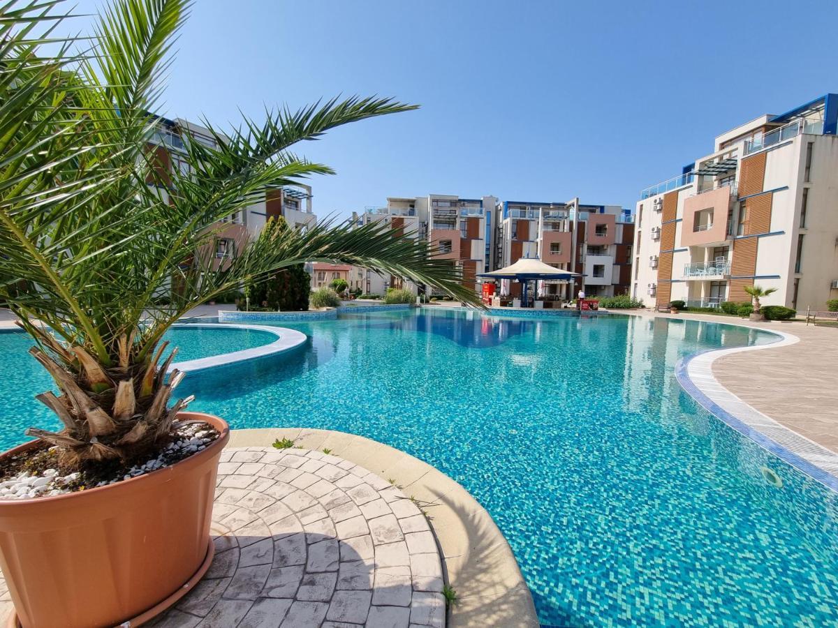 Studio Apartment With Balcony 300M From Beach Pantai Sunny Luaran gambar
