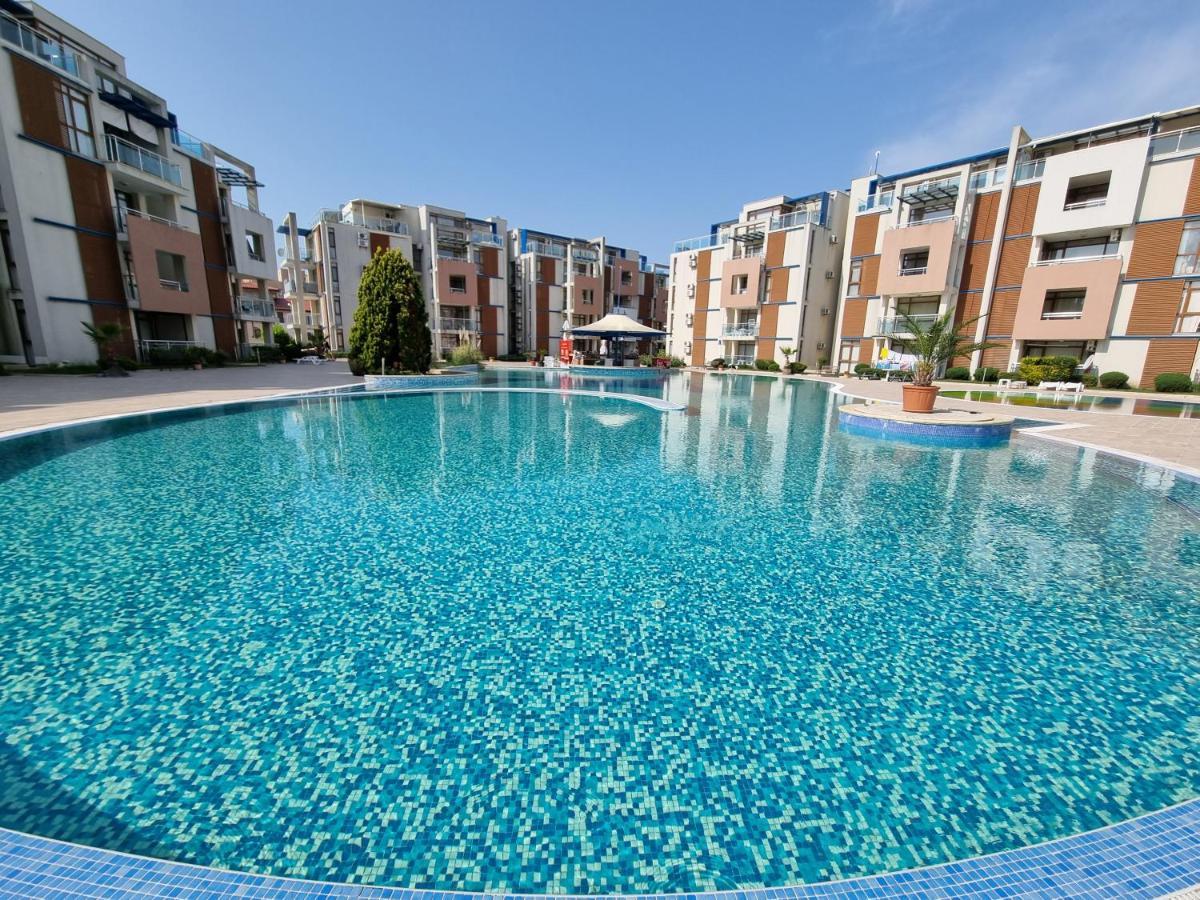 Studio Apartment With Balcony 300M From Beach Pantai Sunny Luaran gambar