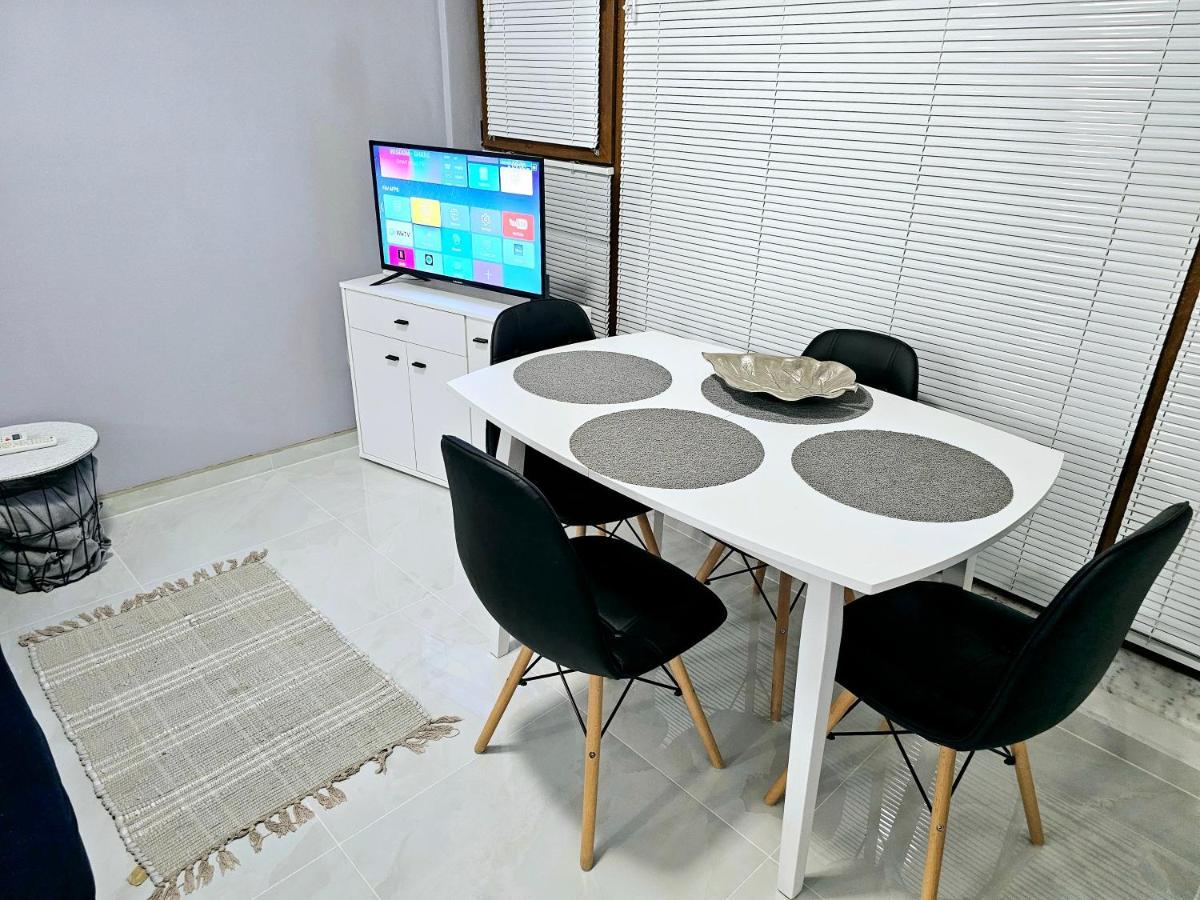 Studio Apartment With Balcony 300M From Beach Pantai Sunny Luaran gambar
