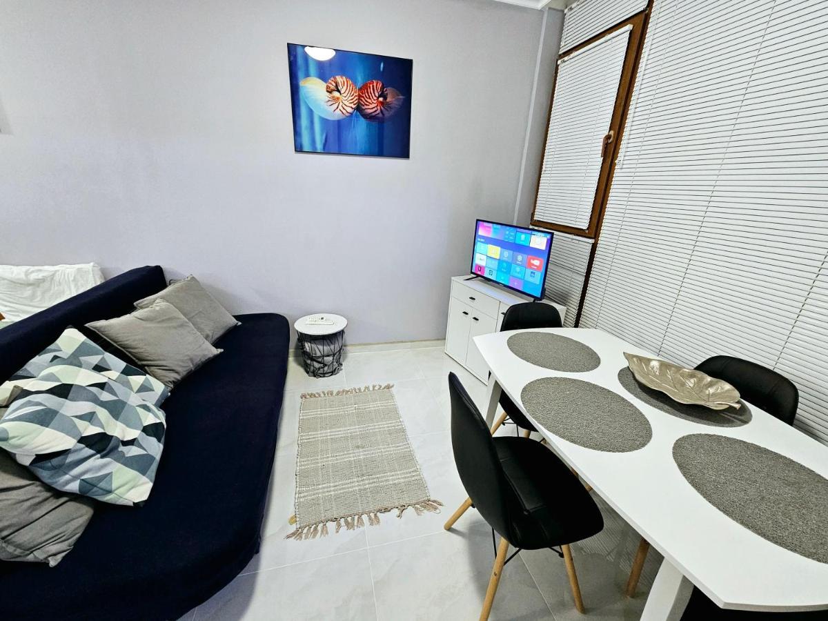 Studio Apartment With Balcony 300M From Beach Pantai Sunny Luaran gambar