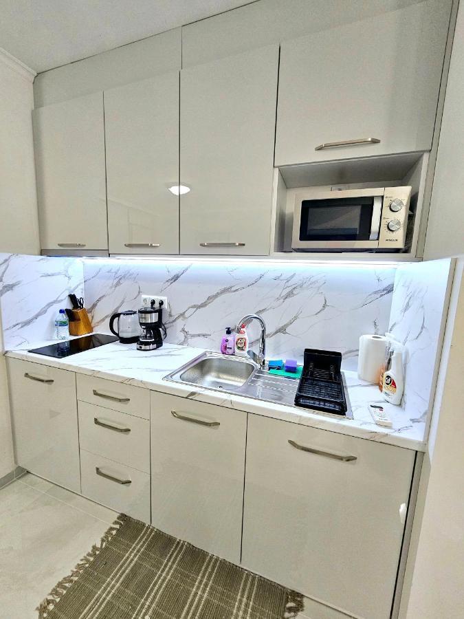 Studio Apartment With Balcony 300M From Beach Pantai Sunny Luaran gambar